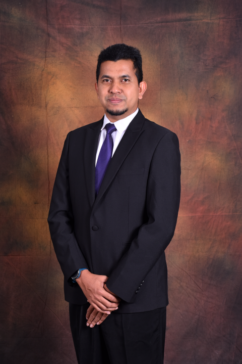 <strong><br>AHMAD HUZAIFAH USOH @ YUSOFF</strong></br>